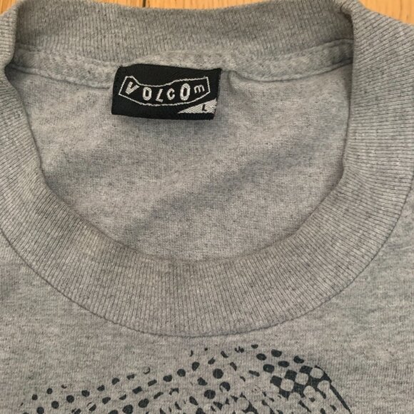 Vintage Y2K Volcom Tee Men's Large Gray Big Graphics Surfing Skating Street - Picture 3 of 6